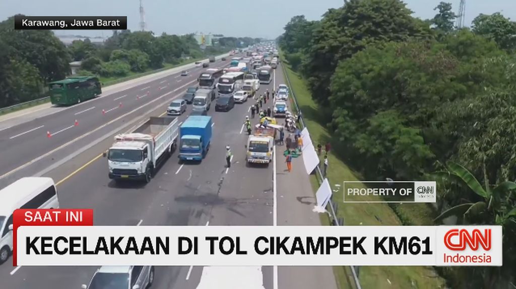 VIDEO: Kecelakaan di KM 61 Tol Cikampek, Lalu Lintas Sempat Tersendat