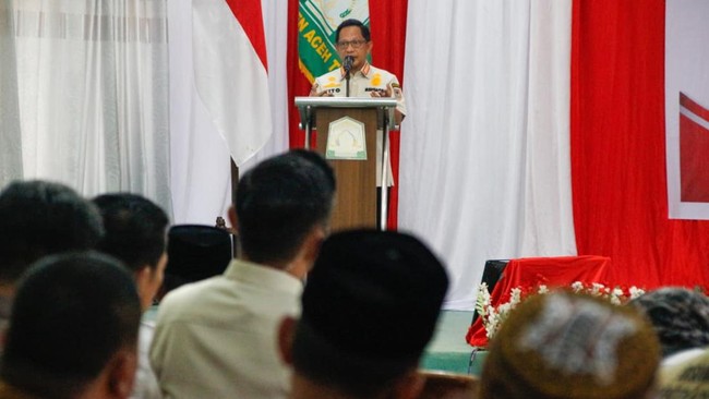 Tito Karnavian menekankan pentingnya pendataan warga untuk pembangunan hunian tetap pascabencana, Kepala daerah diminta aktif agar proses percepatan berjalan.