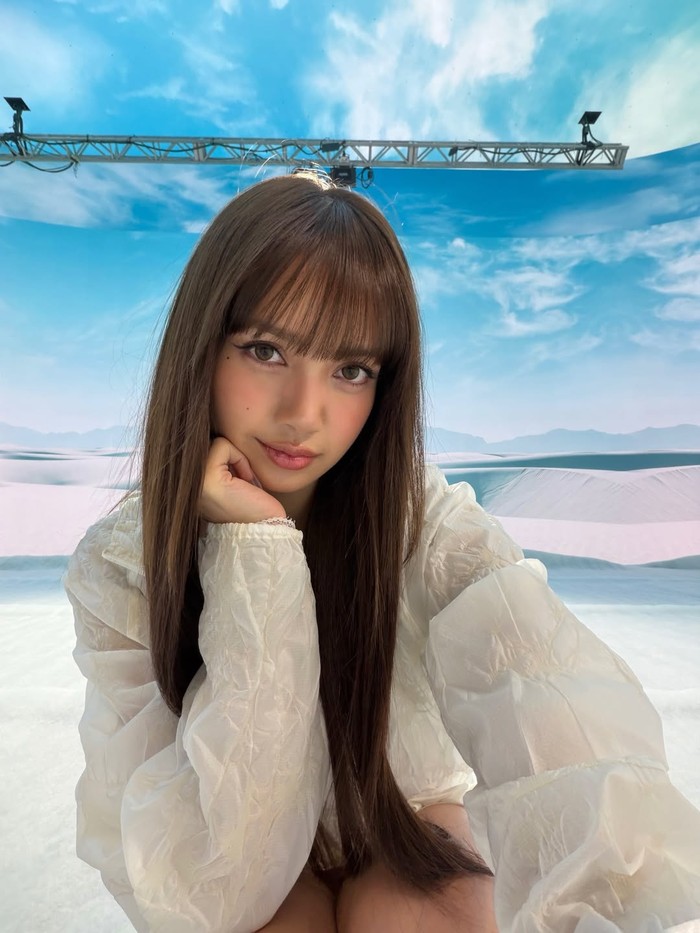 Lisa BLACKPINK adalah contoh idol Aries dengan energi panggung yang luar biasa. Kepercayaan dirinya terpancar dari setiap penampilannya yang powerful./ Foto: instagram.com/lalalalisa_m