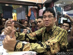 Menkeu Purbaya Plesir ke Teras Malioboro-Beringharjo, Belanja Batik Rp 10 Juta