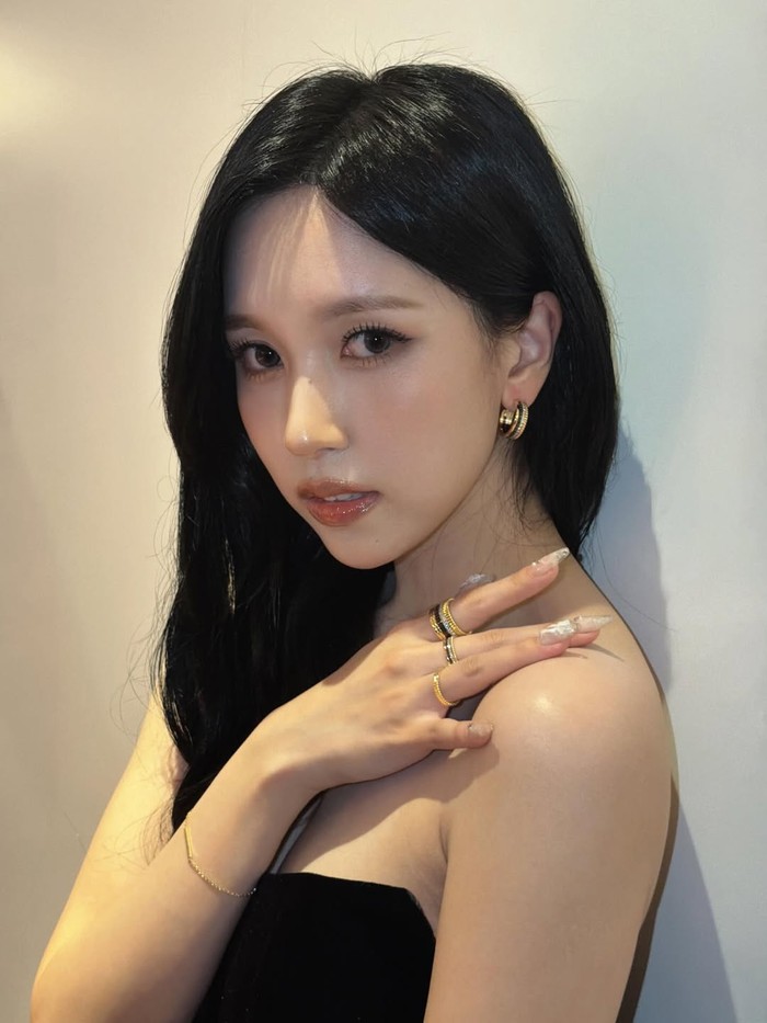 Mina TWICE menunjukkan sisi Aries yang lebih lembut namun tetap percaya diri. Elegansinya menjadi daya tarik tersendiri bagi penggemar./ Foto: instagram.com/mina_sr_my
