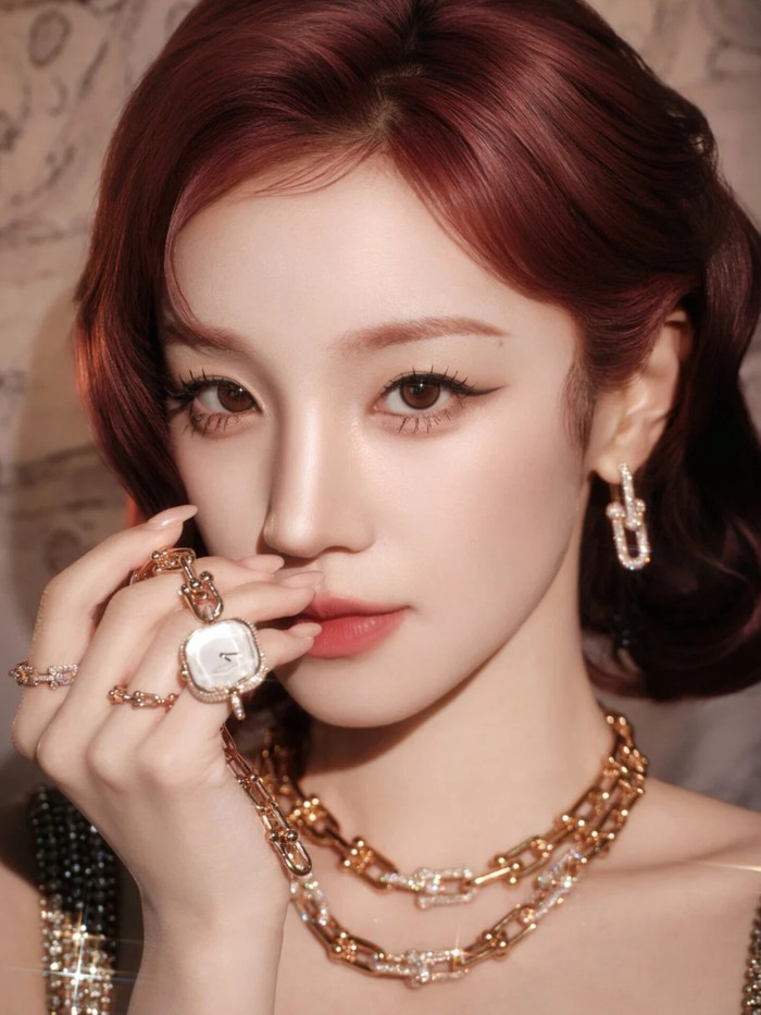 Pada (15/3) lalu, Tiffany & Co secara resmi memperkenalkan Yuqi i-dle sebagai brand ambassador terbaru melalui perilisan sederet potret menawan sang idol yang mengenakan koleksi perhiasan terbaru brand./ Foto: allkpop.com