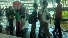 Geliat Pemudik Jalan Kaki Asal Pulau Jawa Tiba di Pelabuhan Bakauheni