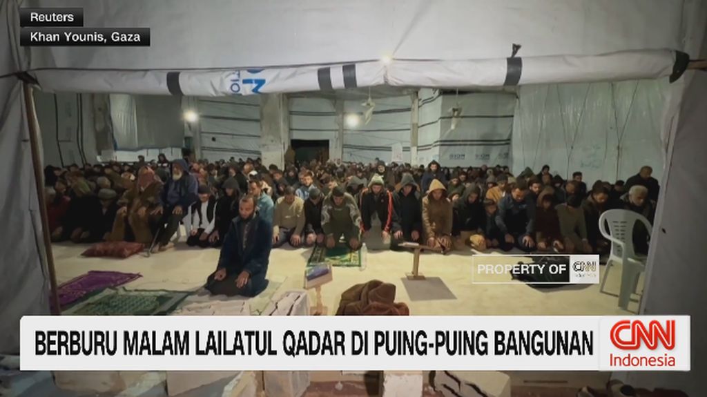 VIDOE: Salat Lailatulqadar di Tengah Reruntuhan Masjid Khan Younis