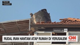 VIDEO: Rudal Iran Hantam Atap Rumah di Yerusalem