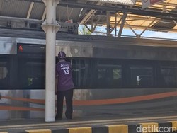 Curhat Porter Stasiun Tugu Kesepian di Tengah Riuh Pemudik