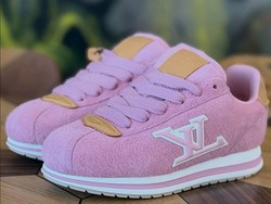 J-Hope BTS Rilis Sneakers Pink Bareng Louis Vuitton, Playful Tapi Mewah