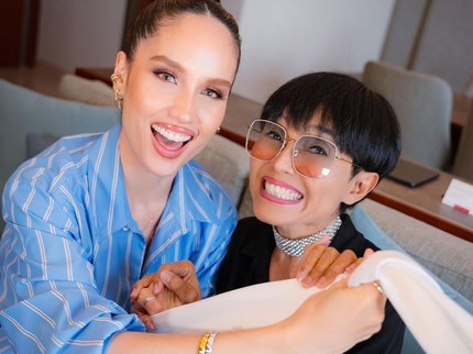 Surprise Cinta Laura untuk Ibunda, Beri Hadiah Mewah Idul Fitri