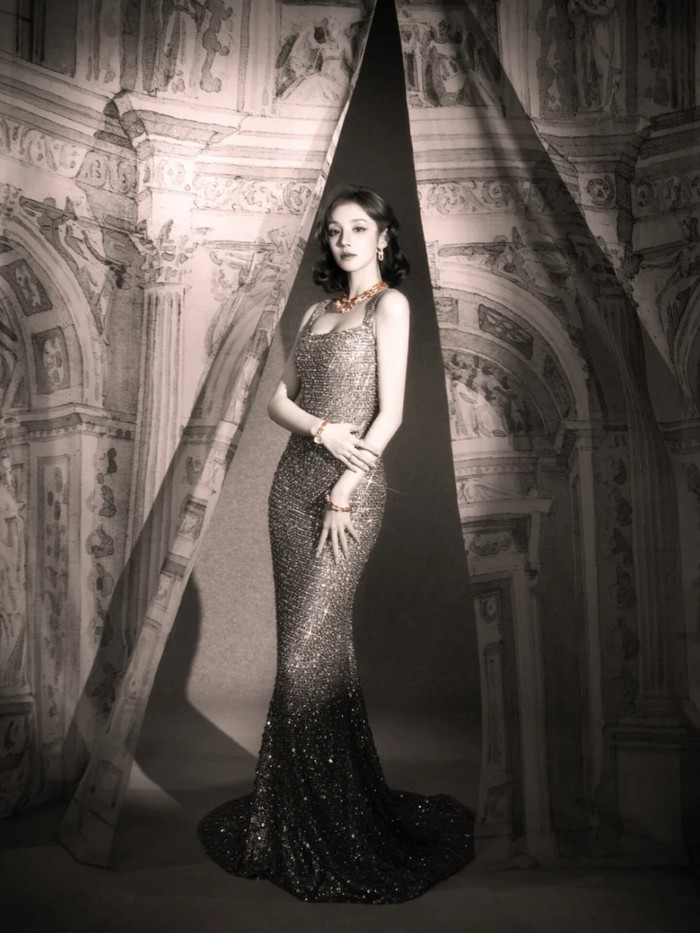 Terpilihnya Yuqi sebagai brand ambassador Tiffany & Co juga berhasil memberinya kesempatan berharga untuk memperdalam citranya sebagai Super Lady dalam tema klasik yang kemewahannya tak lekang oleh waktu./ Foto: allkpop.com