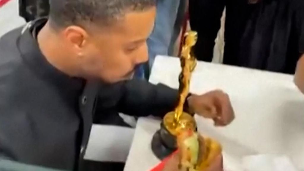 Menang Oscar 2026, Michael B Jordan Pesta Burger