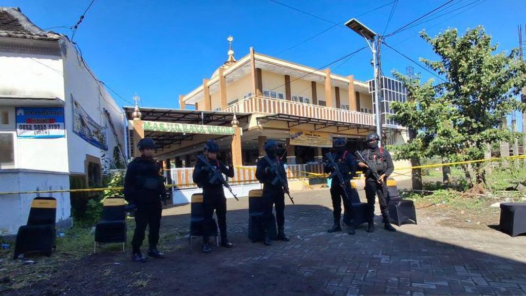 Ledakan Masjid Jember Diduga Berasal dari Zat Kimia Dalam Lemari Besi