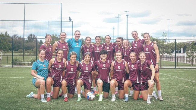 Dua pemain timnas putri Iran yang tersisa di Australia, Fatemeh Pasandideh dan Atefeh Ramezanisadeh, menjalani latihan bersama Brisbane Roar.