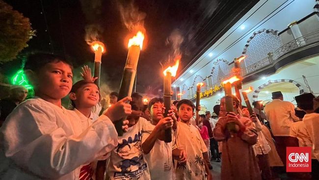 Tradisi antar dulang selalu digelar saban 27 Ramadan di Negeri Batu Merah, Ambon, Maluku.