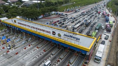 21 Ribu Kendaraan Kurang Saldo di GT Kalikangkung, Picu Antrean Mudik