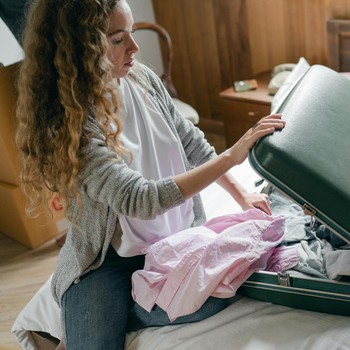 Tetap Nyaman dan Nggak Ribet, Ini Tips Packing untuk Liburan Singkat