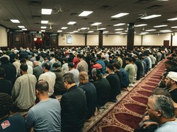 4 Surat yang Sunnah Dibaca Saat Sholat Idul Fitri Lengkap Arab-Artinya