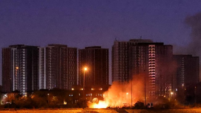 Area kompleks markas Kedubes AS di Baghdad Irak dihujani drone semalaman, timbulkan kebakaran.