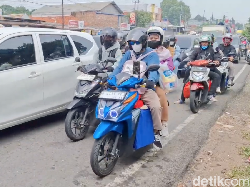 Video Jalur Pantura Karawang Padat Merayap
