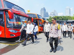 Lepas Mudik Gratis Polri Presisi di Polda Metro, Kapolri Pastikan Pelayanan Maksimal