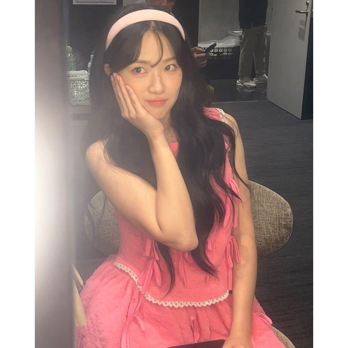 Kim Hye Yoon berbagi cerita tentang film terbarunya yang akan tayang sebentar lagi, yaitu Whispering Water. Ia mengatakan bahwa karakter yang ia perankan dalam film ini cukup berbeda dengan karakter-karakter yang pernah ia perankan sebelumnya.