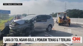 VIDEO: Laka di Tol Ngawi-Solo, 1 Pemudik Tewas & 7 Terluka