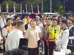 Menhub-Kakorlantas Tinjau Pelabuhan Merak dan Ciwandan, Temui Para Pemudik