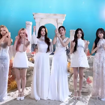 IVE Menjelma Menjadi Putri Bawah Laut di Poster Fan Concert 'DIVE into IVE'