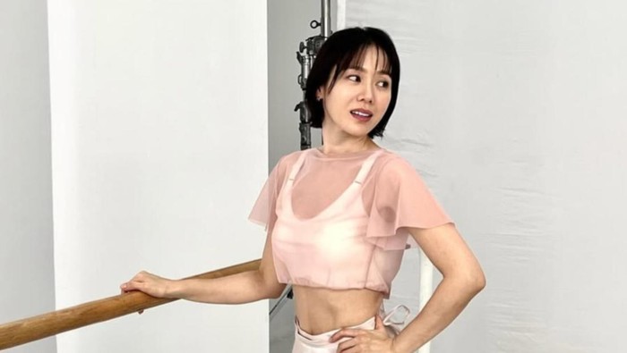 Simak Potret Son Ye Jin Bergaya ala Balerina untuk Pemotretan Terbaru, Menawan dan Awet Muda!