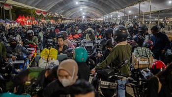 FOTO: Lonjakan Pemudik di Pelabuhan Ciwandan