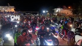 Puncak Arus Mudik, Pemudik Sepeda Motor Padati Pelabuhan Bakauheni