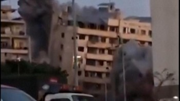 Detik-detik Bangunan di Beirut Hancur Diserang Rudal Israel