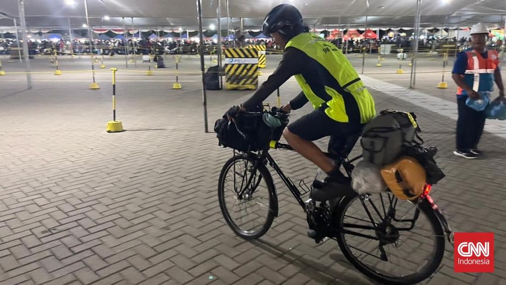 Dari Serpong ke Palembang, Veri Menyusun Mudik di Atas Sepeda