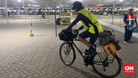 Dari Serpong ke Palembang, Veri Menyusun Mudik di Atas Sepeda