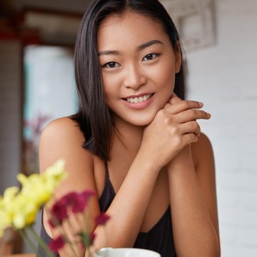 5 Zodiak yang Paling Suka Makeup Natural