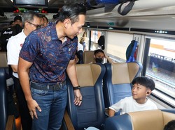 Cek Layanan Mudik Kereta Api, AHY: Berbagai Potensi Risiko Telah Dimitigasi