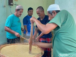 Menengok Pembuatan Bubur Muhdor Tuban di Penghujung Ramadan