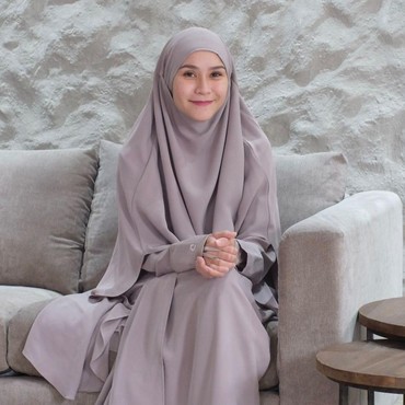 Datang Jauh-jauh, Zaskia Adya Mecca Kaget Sidang Kasus Pemukulan Ditunda Tanpa Informasi