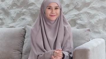 Kabar Terkini Artis dari InsertLive : Datang Jauh-jauh, Zaskia Adya Mecca Kaget Sidang Kasus Pemukulan Ditunda Tanpa Informasi