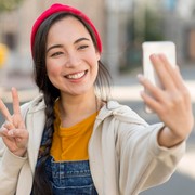 8 Alasan Orang Tidak Suka Difoto Menurut Psikolog