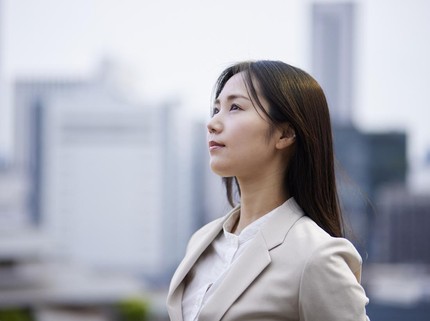 11 Ciri Perempuan yang Pernah Melewati Ujian Hidup Berat