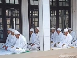 Ratusan Jemaah Asy-Syahadatain Indramayu Gelar Salat Id Hari Ini