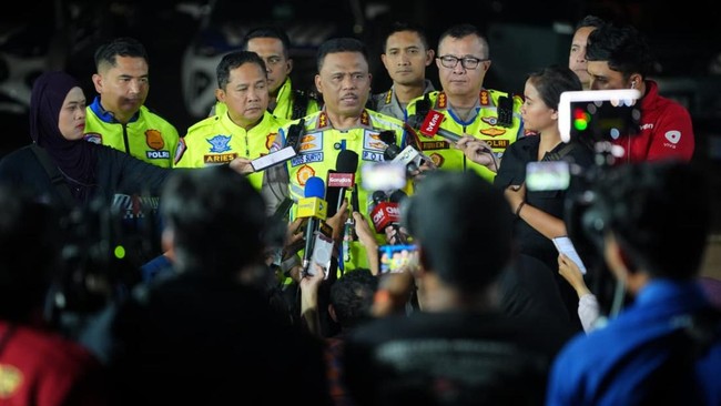 Kakorlantas Polri  mengungkap puncak arus mudik lebaran terjadi pada Rabu kemarin. Dia juga menerangkan tren penurunan kecelakaan.