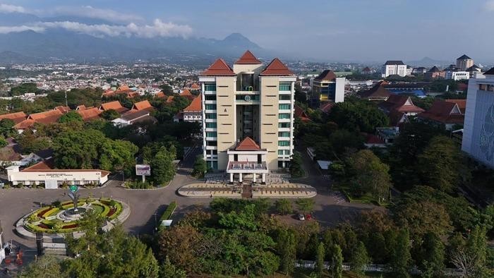 Di tengah meningkatnya kebutuhan akan sdm yang mampu bersaing ditingkat global, perguruan tinggi di Indonesia terus berinovasi menghadirkan program pendidikan.