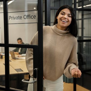 5 Ciri Kepribadian Orang yang Selalu Datang Lebih Awal ke Kantor