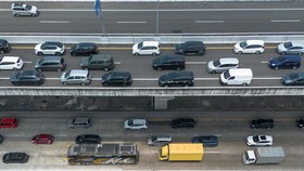 Volume Kendaraan di Tol Layang MBZ Melandai pada H-1 Lebaran