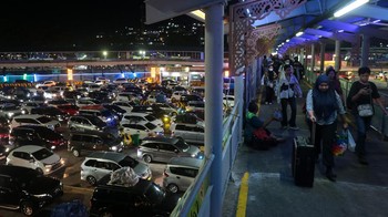 FOTO: Gelombang Pemudik di Pelabuhan Merak Jelang Lebaran