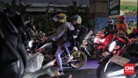 FOTO: Deru Motor Pemudik Lewati Kalimalang di Puncak Mudik Lebaran
