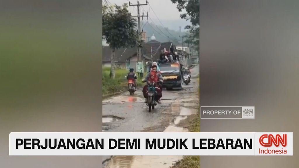 VIDEO: Mudik Ekstrem! Naik Atap, Naik Perahu, Bandara Pun Penuh