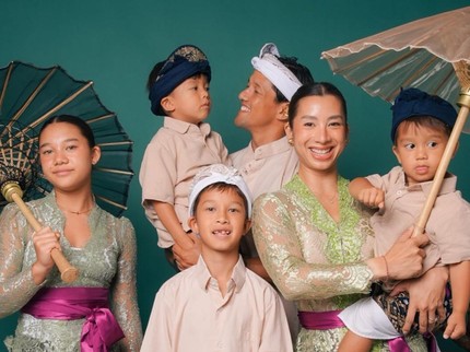 Potret Keluarga Jennifer Bachdim Rayakan Hari Raya Nyepi, Kompak Kenakan Baju Adat Bali