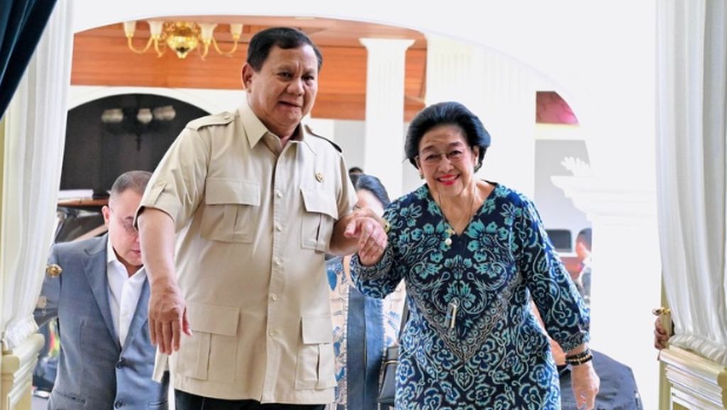 Hasto Ungkap Isi Pertemuan Prabowo-Megawati di Istana Hari Ini
